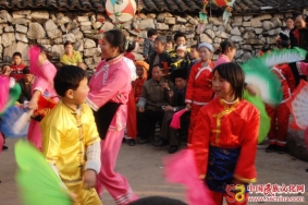 思南县许家坝镇土家族花灯表演