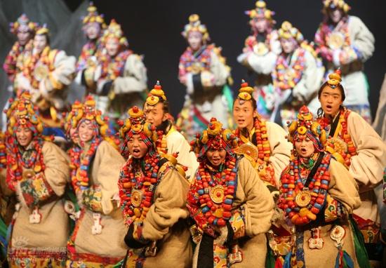 图文:《藏迷》震撼登场--特色民族服饰