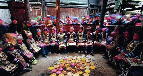 侗族春节习俗：听大歌、看斗牛