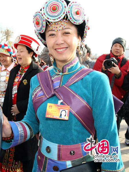 少数民族女代表进入会场" /></a></td>
                    </tr>
                    <tr>
                        <td align=