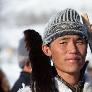 蒙古族图瓦人演绎古老滑雪板(组图)_中国网