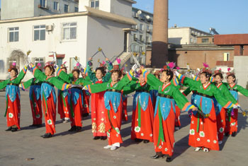 朝鲜族“刀舞”(图)