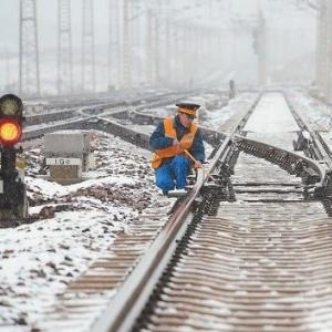 云南多地大雪 交警提醒雪雾天7招巧行车